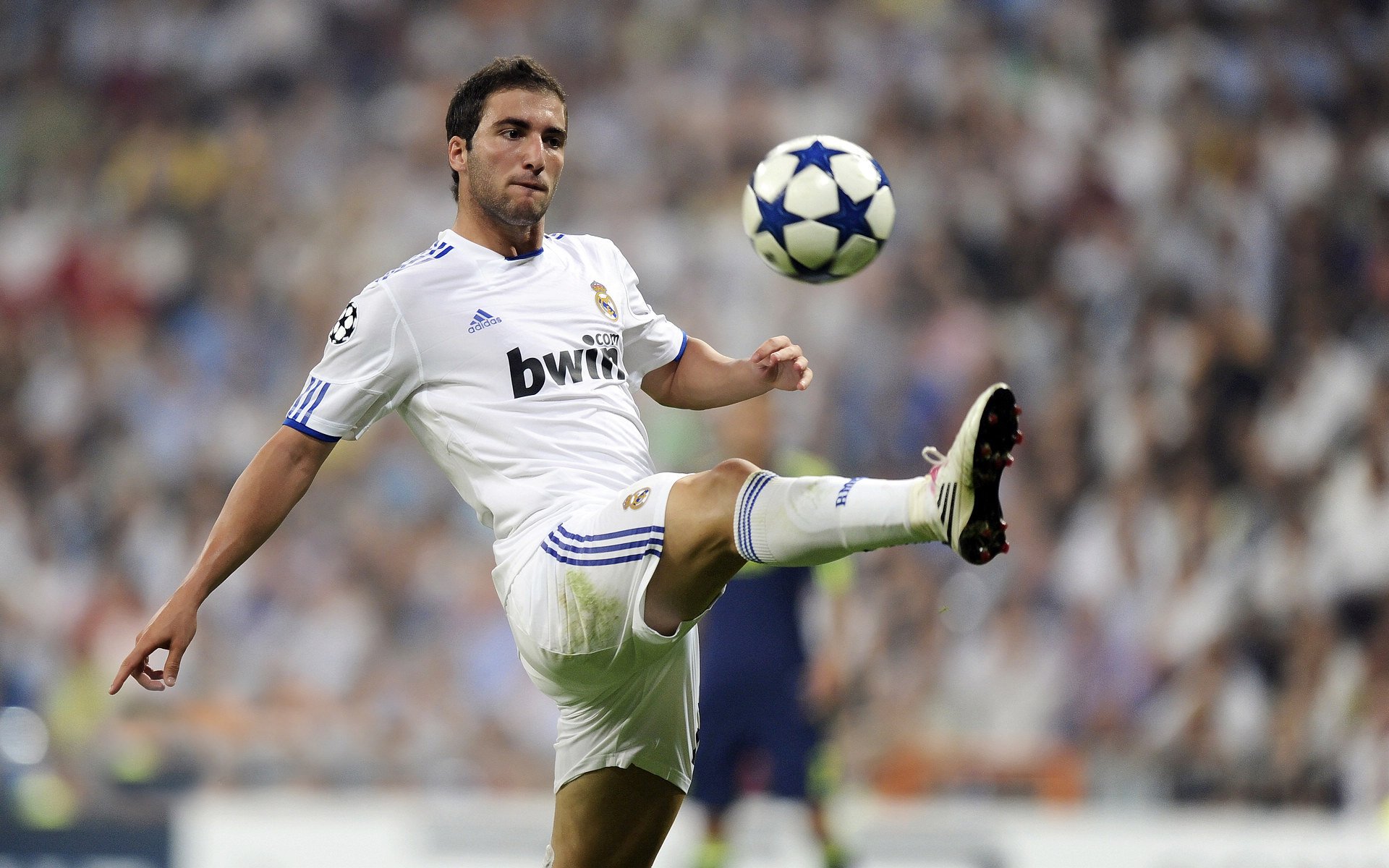 纳达尔鏖战五盘惊险晋级 法网卫冕之路再进一步